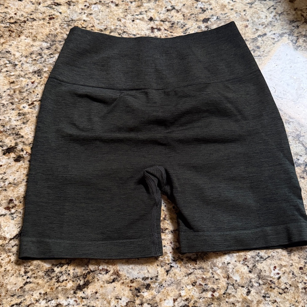 YEOREO green shorts